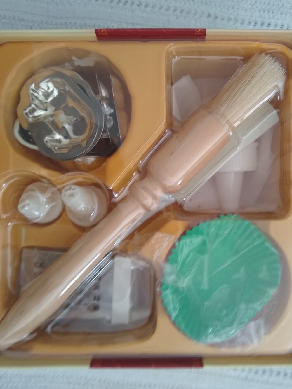 Chocolate Making Kit and Book - Picture 3 of 4